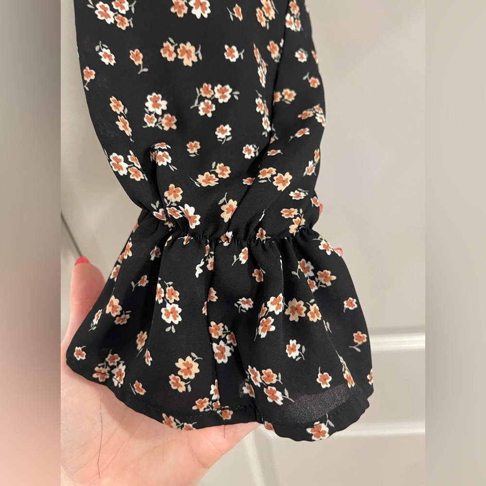 Altar'd State Black Floral Ruched Blouse - Picture 5 of 7